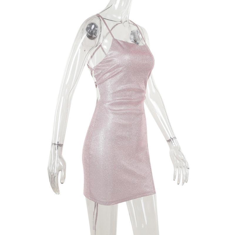 Robe courte à encolure carrée et dos croisé 