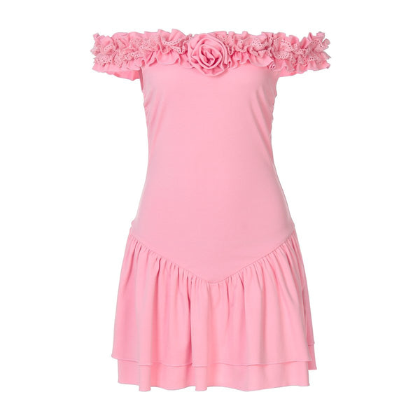 Mini-robe froncée à volants et appliques florales à épaules dénudées 