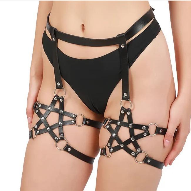 Porte-jarretelles en cuir PU noir avec anneau en O et chaîne en métal