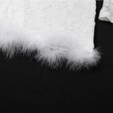 Mini-robe en dentelle à plumes et manches longues évasées à épaules dénudées 
