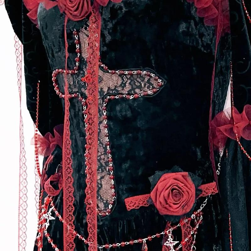 Robe longue à manches longues avec appliques florales et volants en plumes 