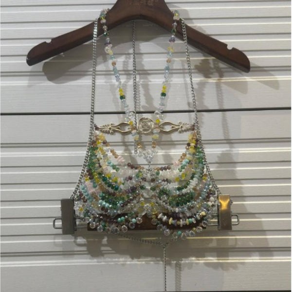Top con cuentas huecas y cadena de metal estilo halter 