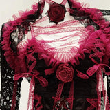 Mini-robe froncée à volants et manches longues avec appliques de fleurs 