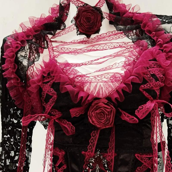 Mini-robe froncée à volants et manches longues avec appliques de fleurs 