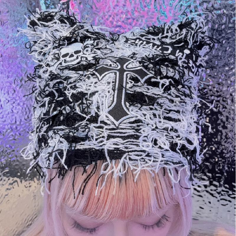 Raw hem skull embroidery metal chain cap