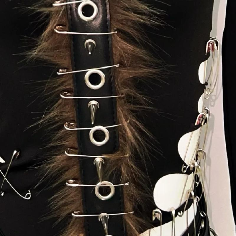 Haut à manches longues et duveteux avec appliques à rivets creux 