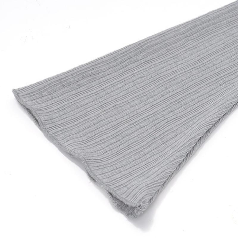 Mini-robe texturée froncée à manches longues et épaules dénudées 