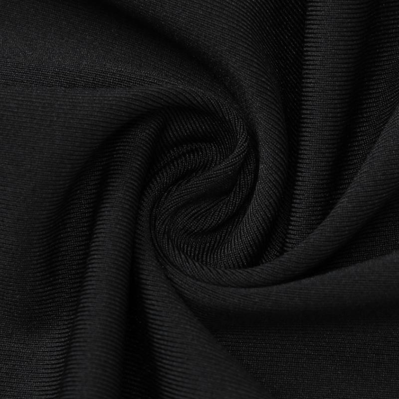 Mini-robe froncée à col haut et manches longues 