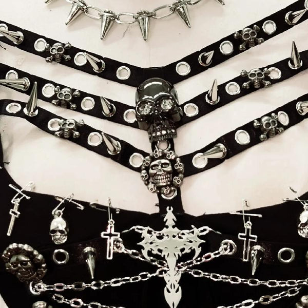 Hollow out metal chain skull applique v neck top