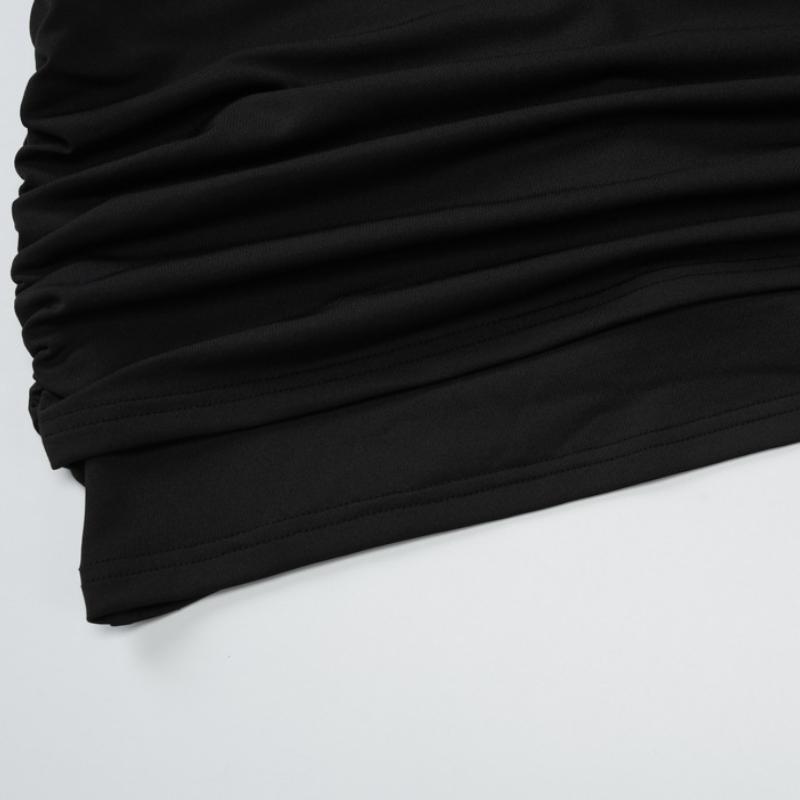 Mini-robe froncée à col haut et manches longues 