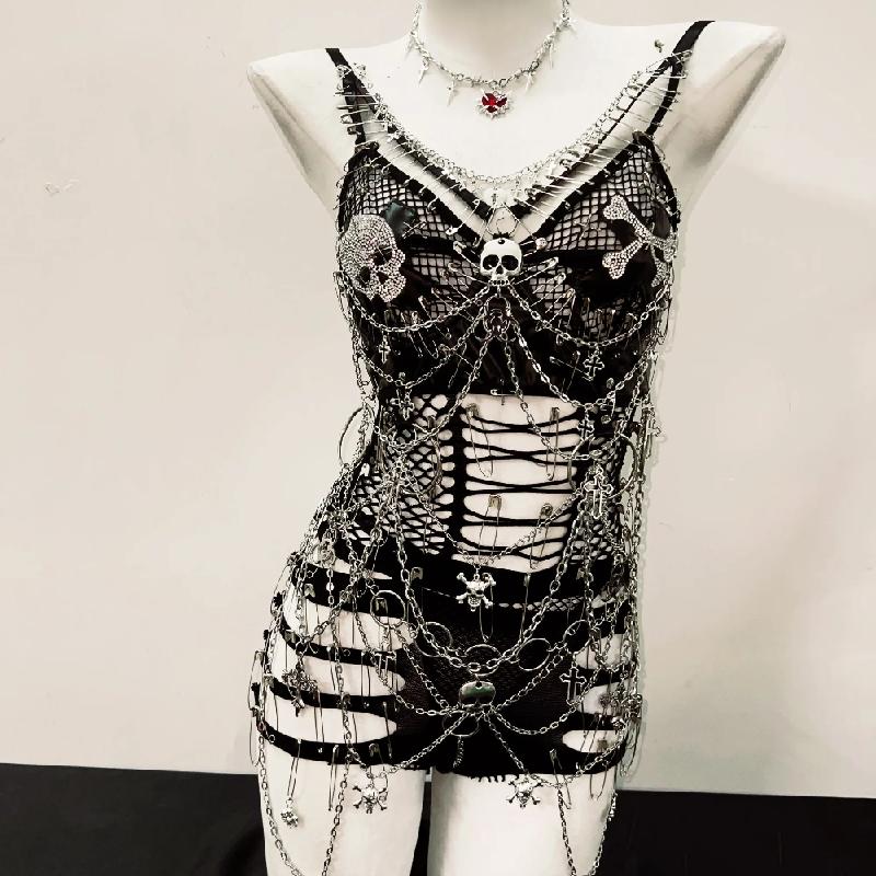 Hollow out v neck metal chain o ring skull applique top