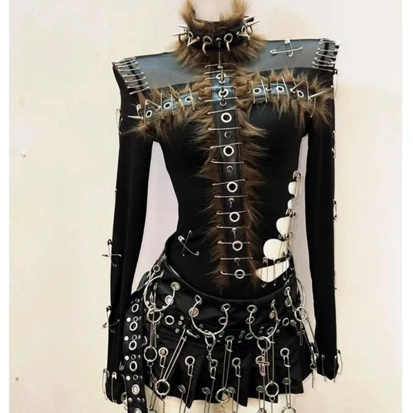 Haut à manches longues et duveteux avec appliques à rivets creux 
