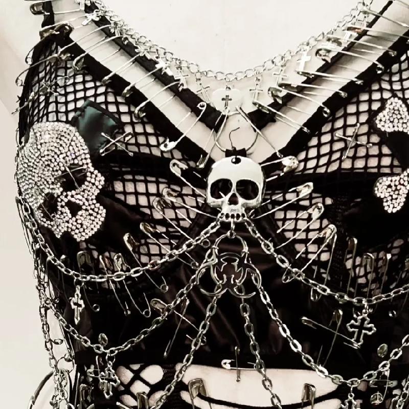 Hollow out v neck metal chain o ring skull applique top