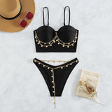 Traje de baño tipo bikini con escote en forma de corazón y relleno de cadena metálica 