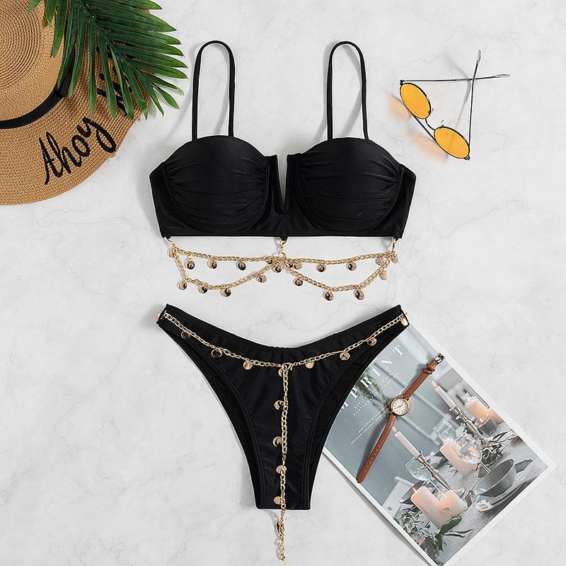 Maillot de bain bikini rembourré froncé avec chaîne en métal 