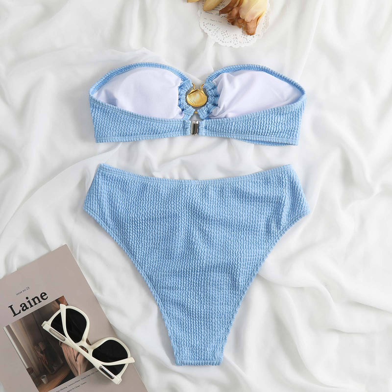 Traje de baño bikini de tubo con botones y espalda descubierta con textura y apliques metálicos 