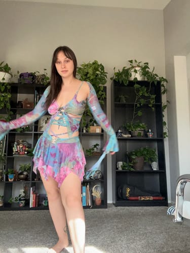 Halibuy Fashion review - Flared Sleeve Tie Dye O Ring Self Tie Halter Low Cut Mini Skirt Set