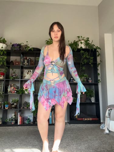 Halibuy Fashion review - Flared Sleeve Tie Dye O Ring Self Tie Halter Low Cut Mini Skirt Set