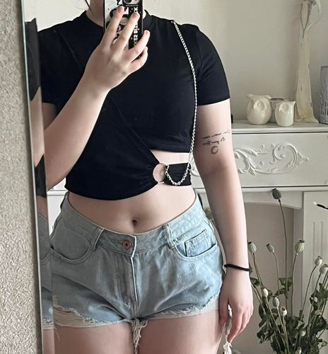 Halibuy Fashion review - Crewneck Short Sleeve Metal Chain O Ring Hollow Out Crop Top